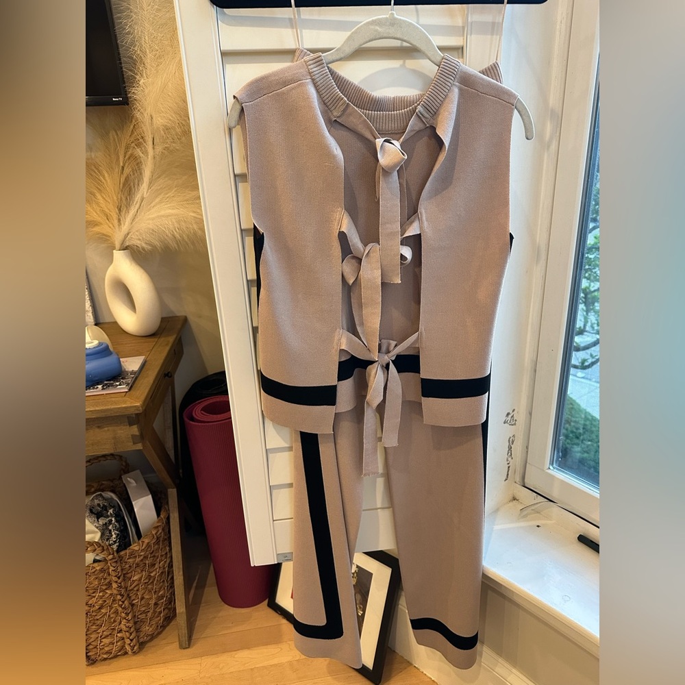 Bobble and Lace Two piece lounge tan set